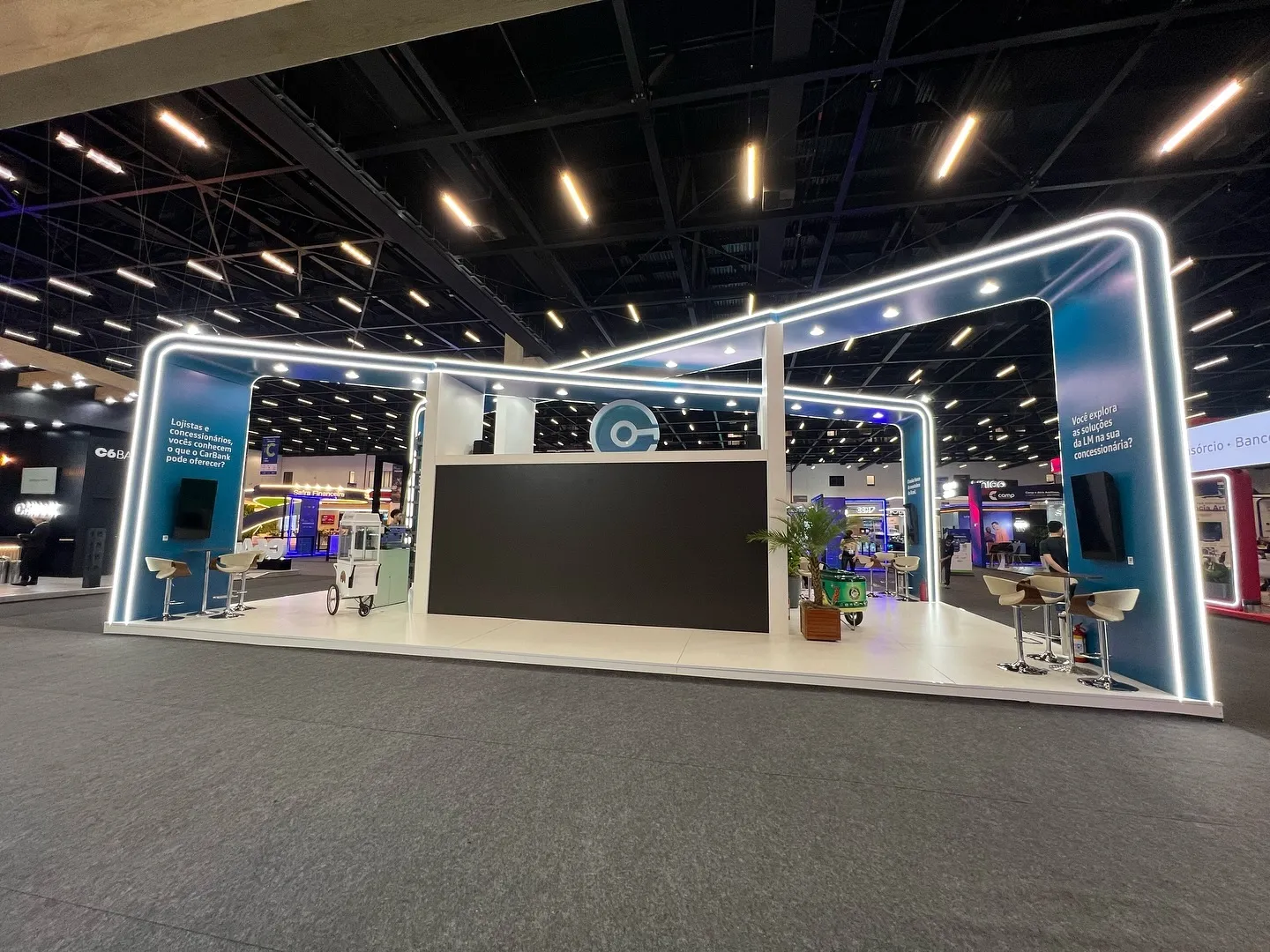 MONTAGEM DE STAND EM ENVENTO EXPO NDP PRODUÇÕES VOLKSWAGEN 4
