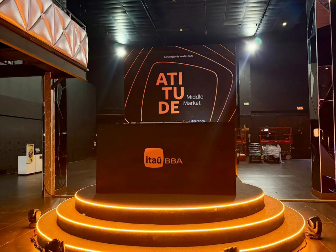 Miontagem de cenogradia eventos Itau 1