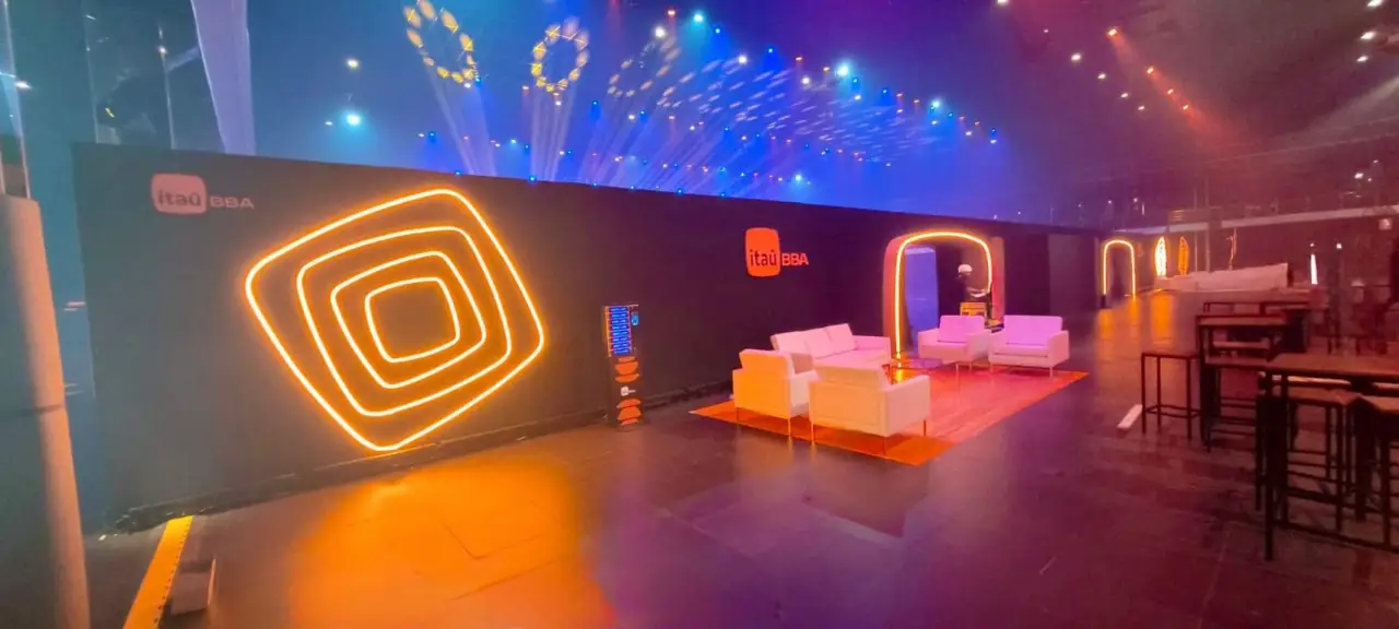 Miontagem de cenogradia eventos Itau 3