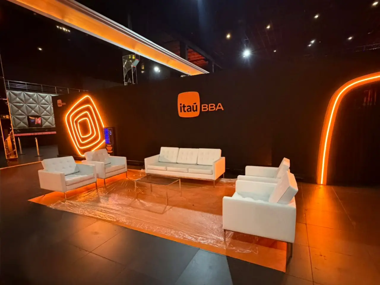 Miontagem de cenogradia eventos Itau 7
